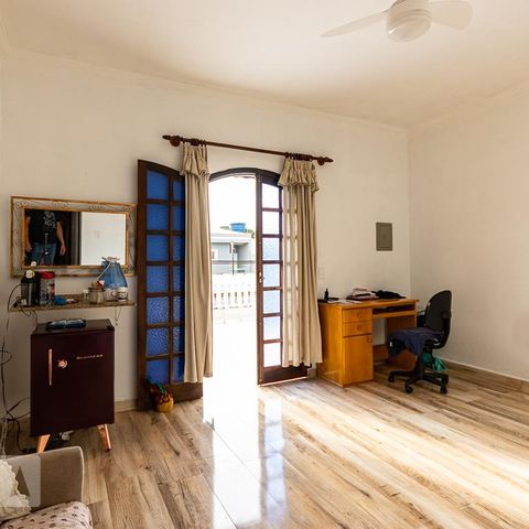 Casa à venda com 227m², 4 quartos e 2 vagasQuarto suíte 