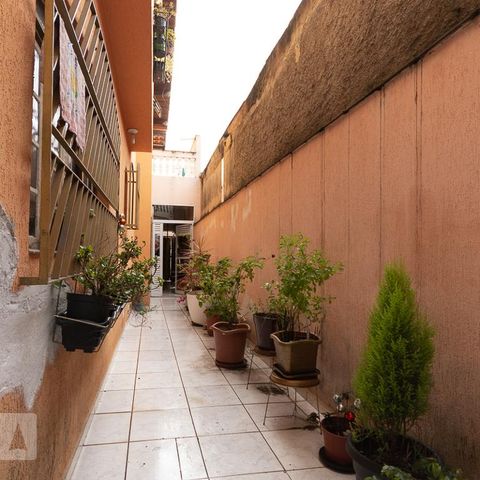 Casa à venda com 227m², 4 quartos e 2 vagasCorredor lateral 