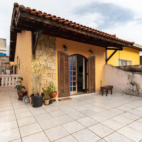 Casa à venda com 227m², 4 quartos e 2 vagasVaranda quarto suíte 