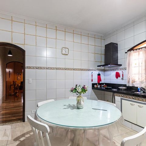 Casa à venda com 227m², 4 quartos e 2 vagasCozinha 