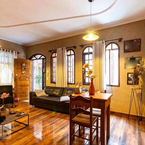 Casa à venda com 227m², 4 quartos e 2 vagasSala 