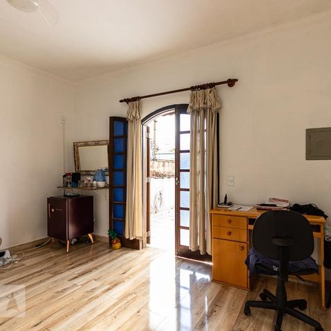 Casa à venda com 227m², 4 quartos e 2 vagasQuarto suíte 