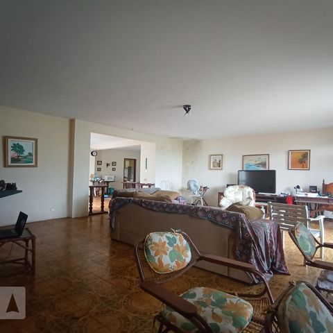 Casa à venda com 645m², 4 quartos e 5 vagas Casa à venda com 645m², 4 quartos e 5 vagasSala 3