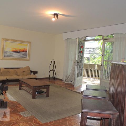 Casa à venda com 645m², 4 quartos e 5 vagasSala 1