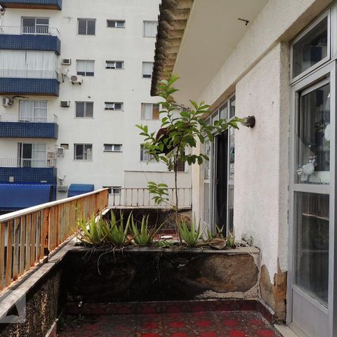 Casa à venda com 645m², 4 quartos e 5 vagasVaranda 