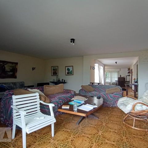 Casa à venda com 645m², 4 quartos e 5 vagas Casa à venda com 645m², 4 quartos e 5 vagasSala 3