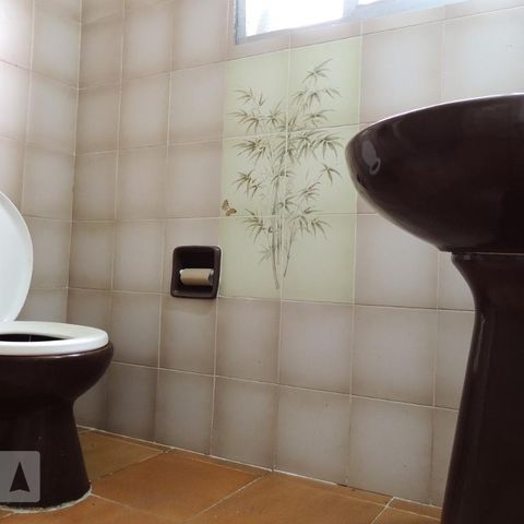 Casa à venda com 645m², 4 quartos e 5 vagasBanheiro social 