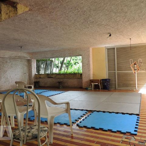 Casa à venda com 645m², 4 quartos e 5 vagasGaragem