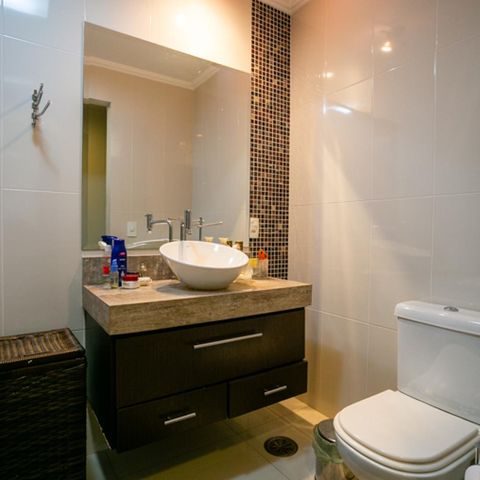 Casa à venda com 400m², 4 quartos e 8 vagasBanheiro da suíte