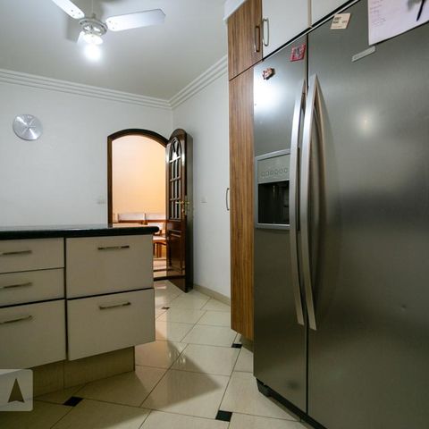Casa à venda com 400m², 4 quartos e 8 vagasCozinha