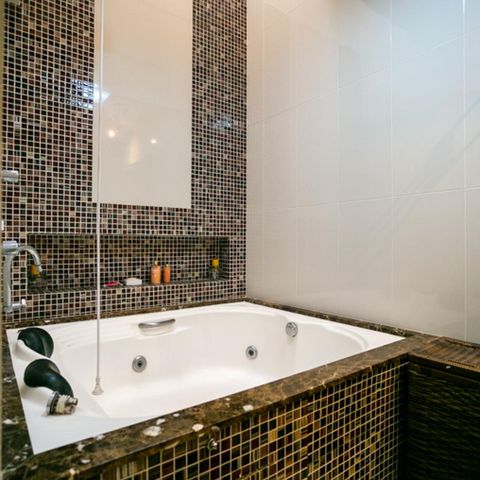 Casa à venda com 400m², 4 quartos e 8 vagasBanheiro da suíte