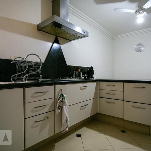 Casa à venda com 400m², 4 quartos e 8 vagasCozinha