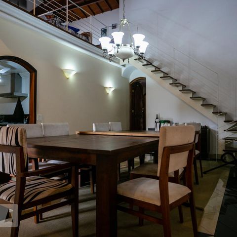Casa à venda com 400m², 4 quartos e 8 vagasSala de jantar