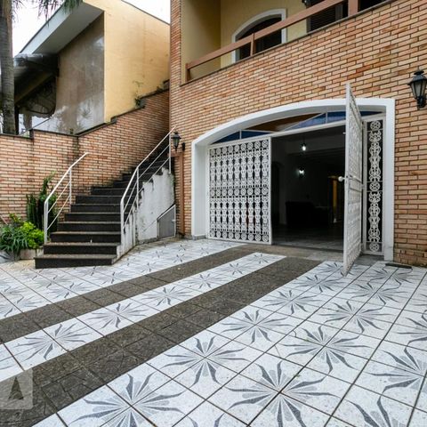 Casa à venda com 400m², 4 quartos e 8 vagasEntrada