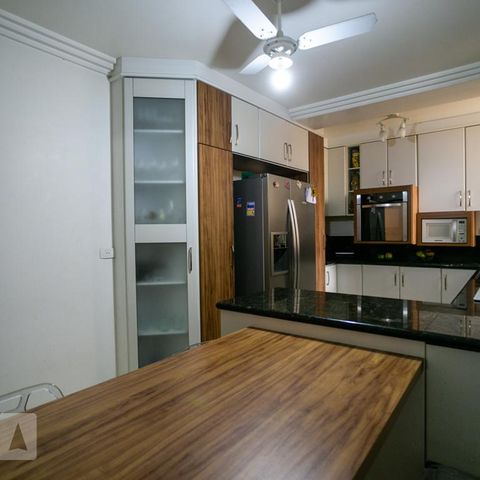 Casa à venda com 400m², 4 quartos e 8 vagasCozinha