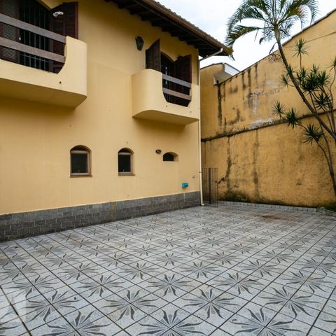 Casa à venda com 400m², 4 quartos e 8 vagasQuintal
