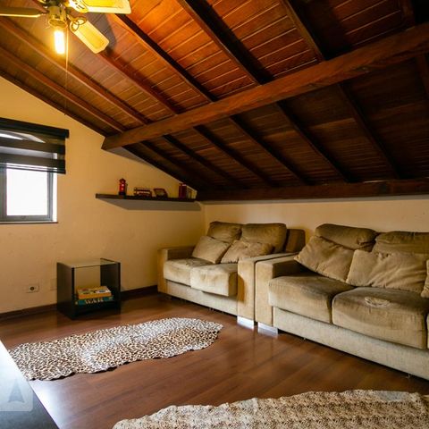 Casa à venda com 400m², 4 quartos e 8 vagasSala de TV