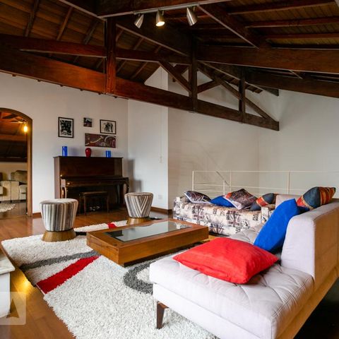 Casa à venda com 400m², 4 quartos e 8 vagasSala da lareira