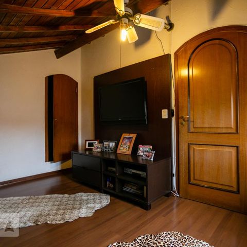 Casa à venda com 400m², 4 quartos e 8 vagasSala de TV