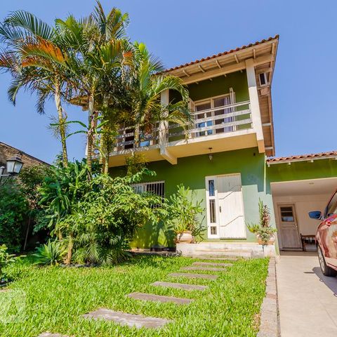 Casa à venda com 202m², 3 quartos e 3 vagasFachada
