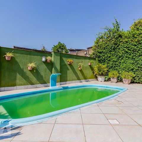 Casa à venda com 202m², 3 quartos e 3 vagasPiscina