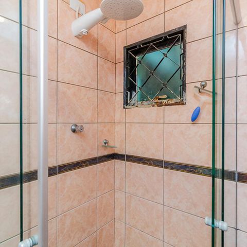 Casa à venda com 202m², 3 quartos e 3 vagasBanheiro 2