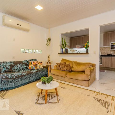 Casa à venda com 202m², 3 quartos e 3 vagasSala