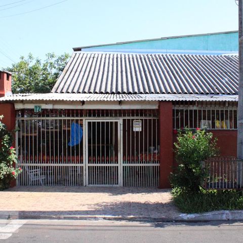 Casa à venda com 212m², 4 quartos e 2 vagasFachada