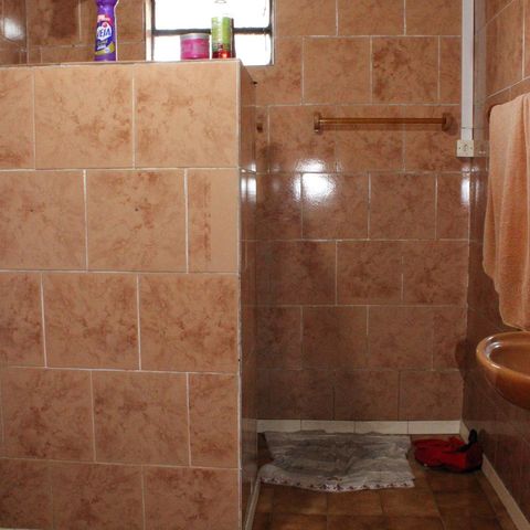 Casa à venda com 212m², 4 quartos e 2 vagasBanheiro 1
