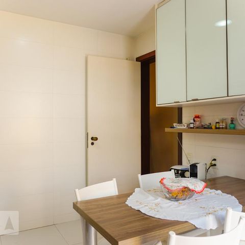 Casa de condomínio à venda com 263m², 4 quartos e 3 vagasCozinha