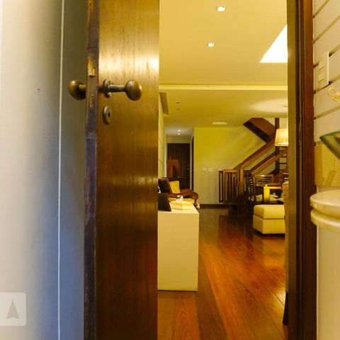 Casa de condomínio à venda com 263m², 4 quartos e 3 vagasLavabo