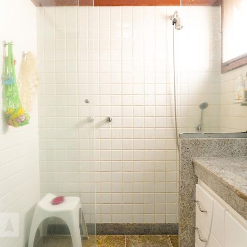 Casa de condomínio à venda com 263m², 4 quartos e 3 vagasBanheiro da Suíte 2