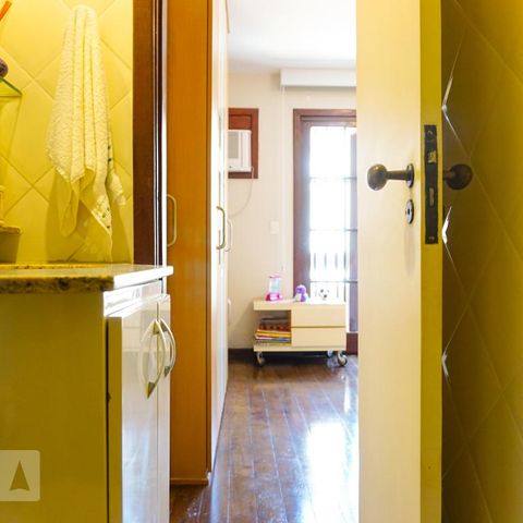 Casa de condomínio à venda com 263m², 4 quartos e 3 vagasBanheiro da Suíte 1