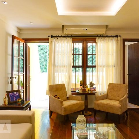 Casa de condomínio à venda com 263m², 4 quartos e 3 vagasSala