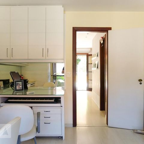 Casa de condomínio à venda com 263m², 4 quartos e 3 vagasQuarto