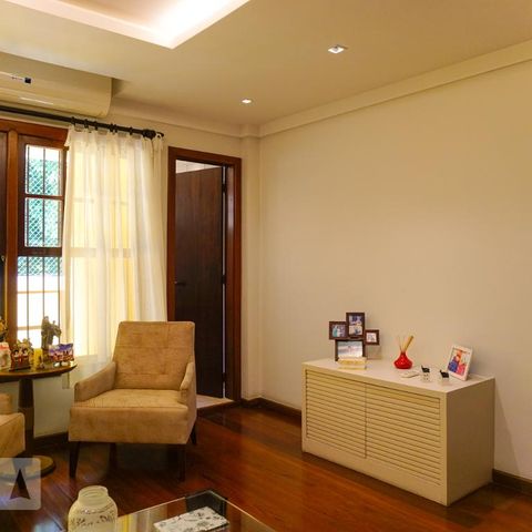 Casa de condomínio à venda com 263m², 4 quartos e 3 vagasSala