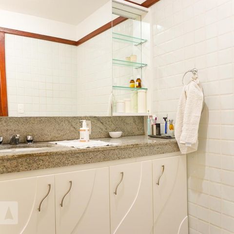 Casa de condomínio à venda com 263m², 4 quartos e 3 vagasBanheiro da Suíte 2