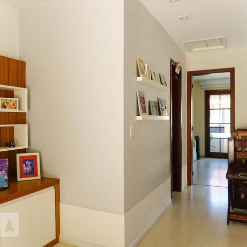 Casa de condomínio à venda com 263m², 4 quartos e 3 vagasSala de TV