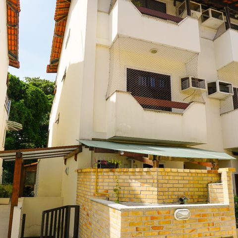 Casa de condomínio à venda com 263m², 4 quartos e 3 vagasFachada