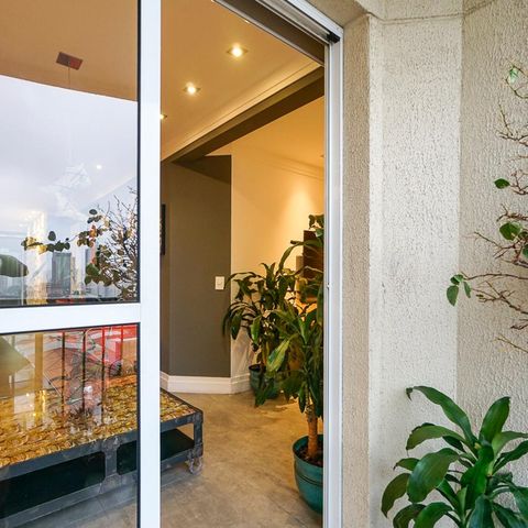 Apartamento à venda com 105m², 2 quartos e 2 vagasVaranda