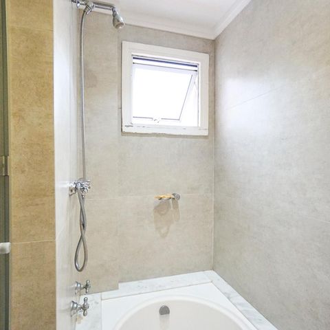 Apartamento à venda com 105m², 2 quartos e 2 vagasBanheira 