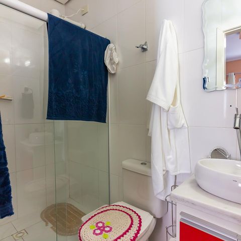 Casa de condomínio à venda com 159m², 3 quartos e 3 vagasBanheiro da Suíte 1