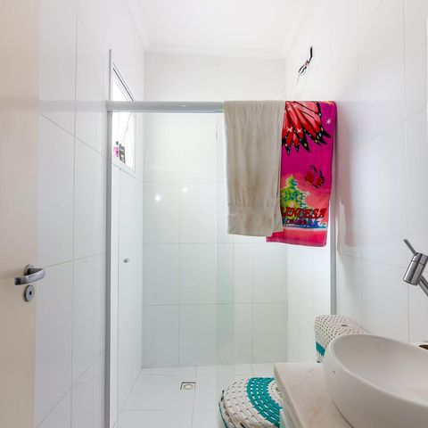 Casa de condomínio à venda com 159m², 3 quartos e 3 vagasBanheiro