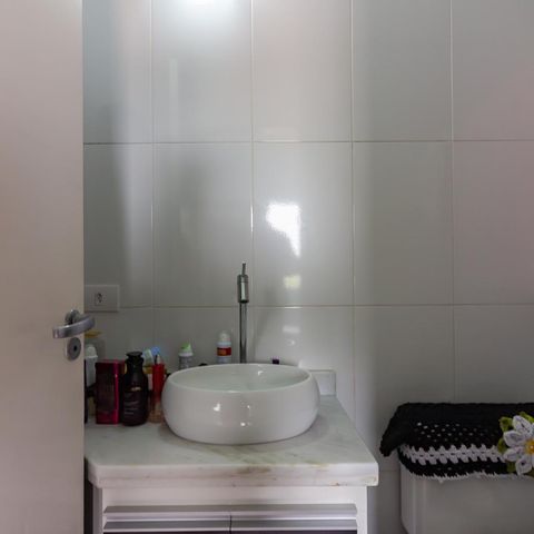 Casa de condomínio à venda com 159m², 3 quartos e 3 vagasBanheiro
