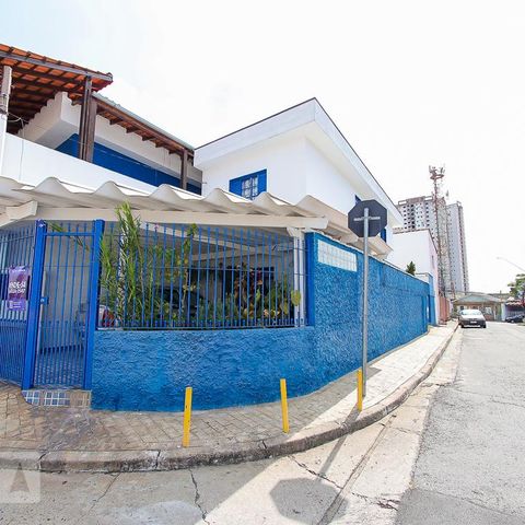 Casa à venda com 148m², 2 quartos e 2 vagas Casa à venda com 148m², 2 quartos e 2 vagasFachada