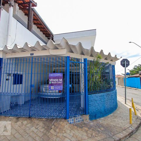 Casa à venda com 148m², 2 quartos e 2 vagas Casa à venda com 148m², 2 quartos e 2 vagasFachada