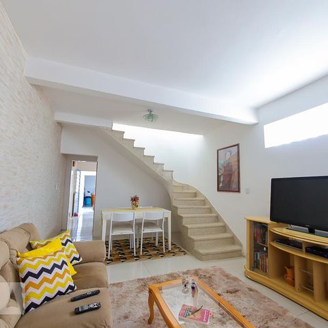 Casa à venda com 148m², 2 quartos e 2 vagas Casa à venda com 148m², 2 quartos e 2 vagasSala