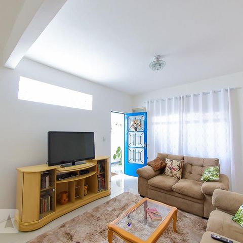 Casa à venda com 148m², 2 quartos e 2 vagas Casa à venda com 148m², 2 quartos e 2 vagasSala