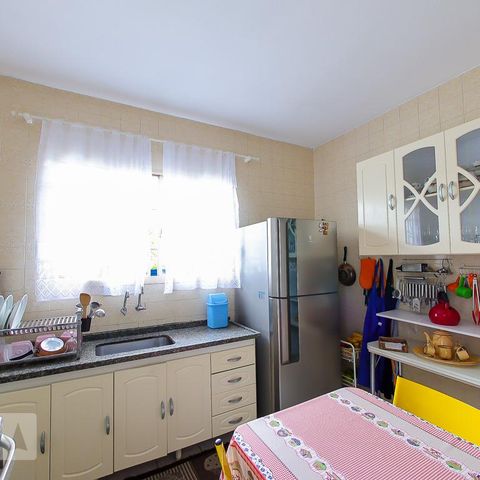 Casa à venda com 148m², 2 quartos e 2 vagas Casa à venda com 148m², 2 quartos e 2 vagasCozinha