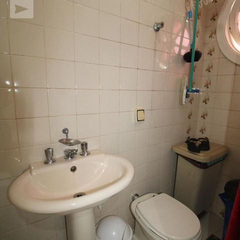 Casa para alugar com 800m², 4 quartos e 6 vagasBanheiro de Serviço